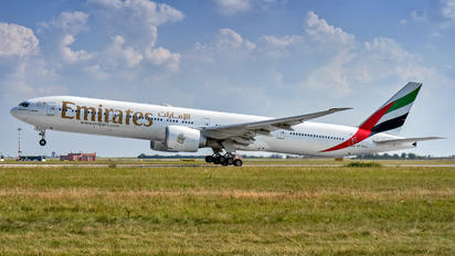 A6-ECJ - Emirates Airlines Boeing 777-300ER