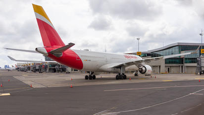 EC-MLB - Iberia Airbus A330-200