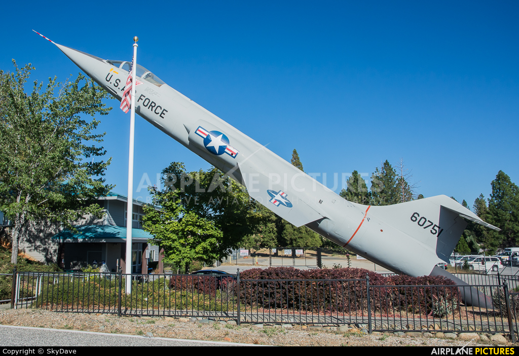 Private 56-0751 aircraft at Grass Valley