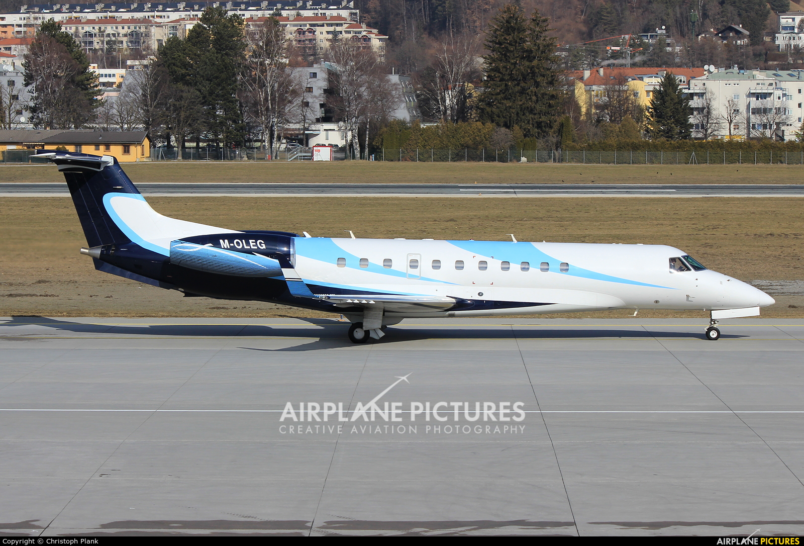 Private M-OLEG aircraft at Innsbruck