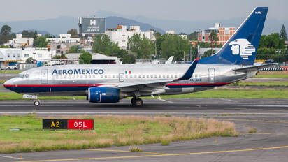 XA-NAM - Aeromexico Boeing 737-700