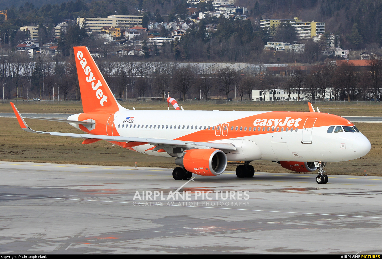 easyJet Europe OE-IJH aircraft at Innsbruck
