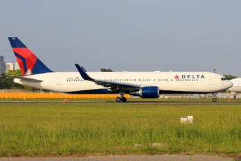N176DZ - Delta Air Lines Boeing 767-300ER