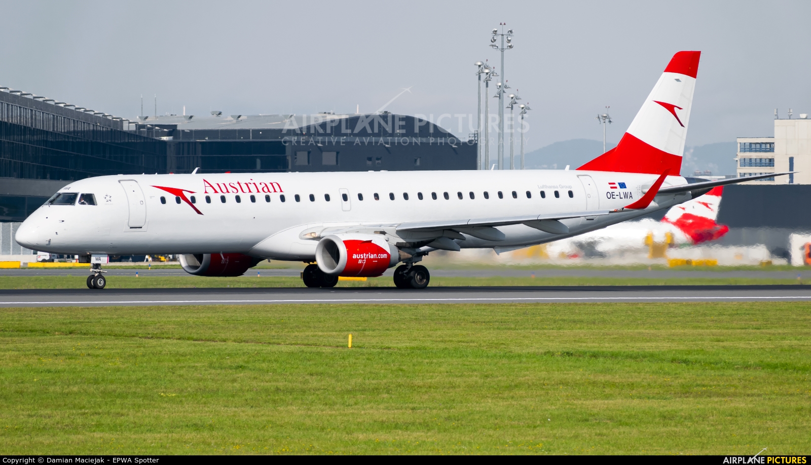 Austrian Airlines/Arrows/Tyrolean OE-LWA aircraft at Vienna - Schwechat