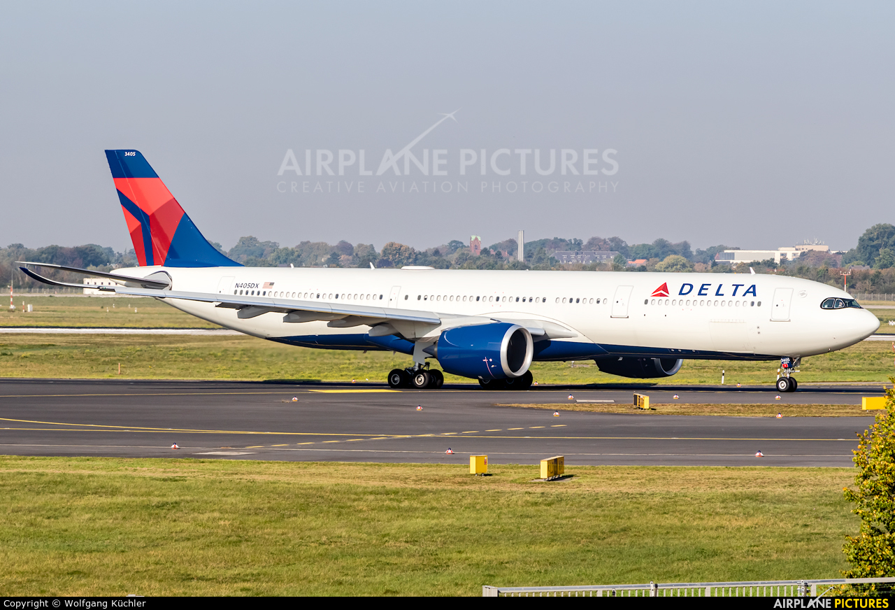 Delta Air Lines N405DX aircraft at Düsseldorf