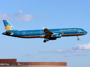 VN-A334 - Vietnam Airlines Airbus A321