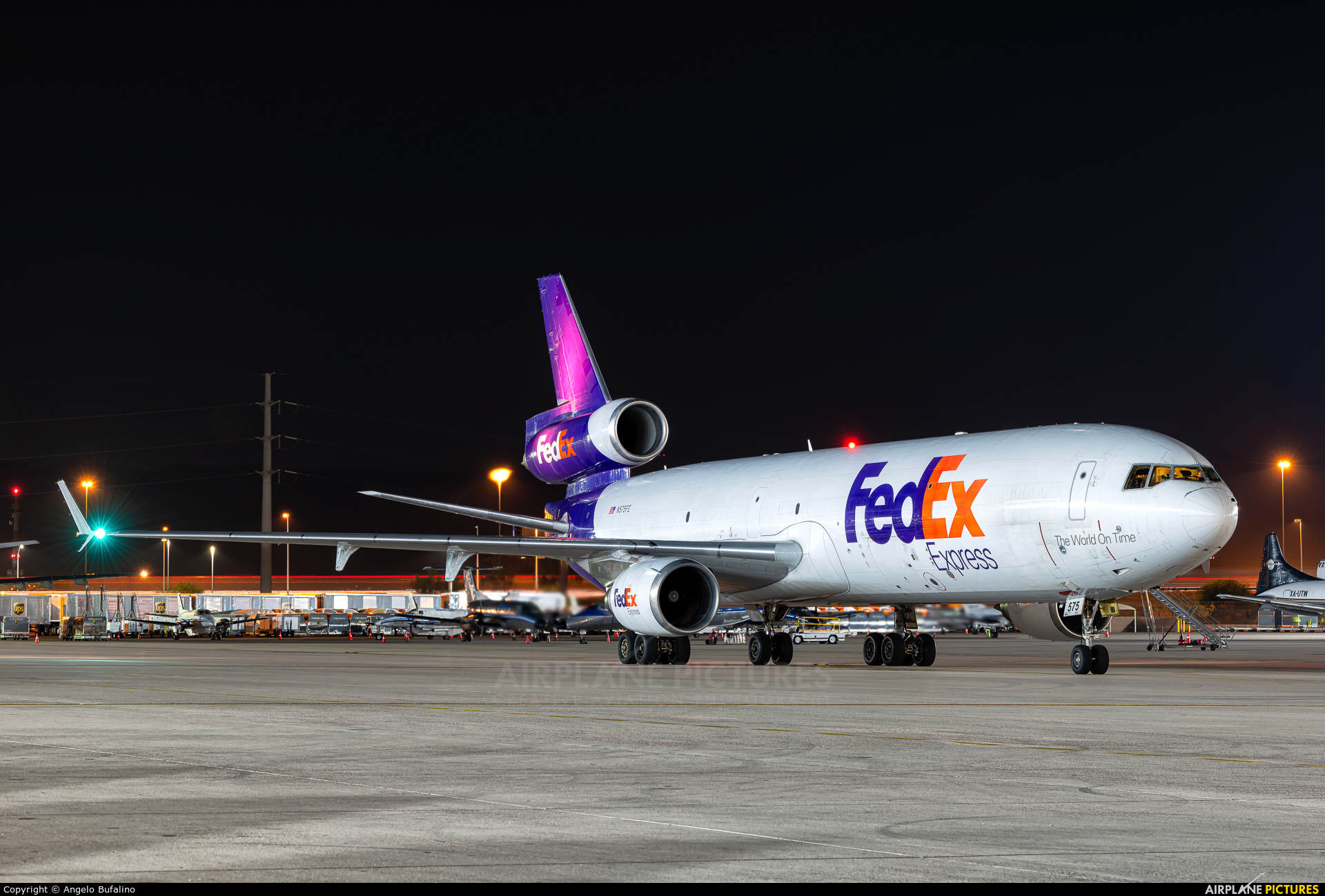N575FE  FedEx Federal Express McDonnell Douglas MD11F at Phoenix