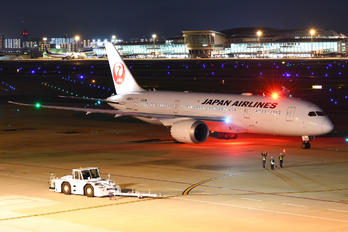JA847J - JAL - Japan Airlines Boeing 787-8 Dreamliner