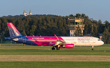 HA-LXJ - Wizz Air Airbus A321