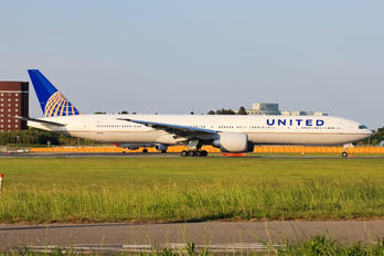 N2644U - United Airlines Boeing 777-300ER