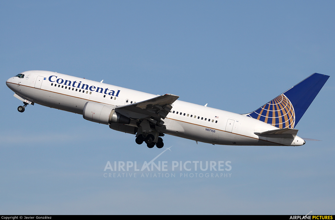 Continental Airlines N67158 aircraft at Barcelona - El Prat
