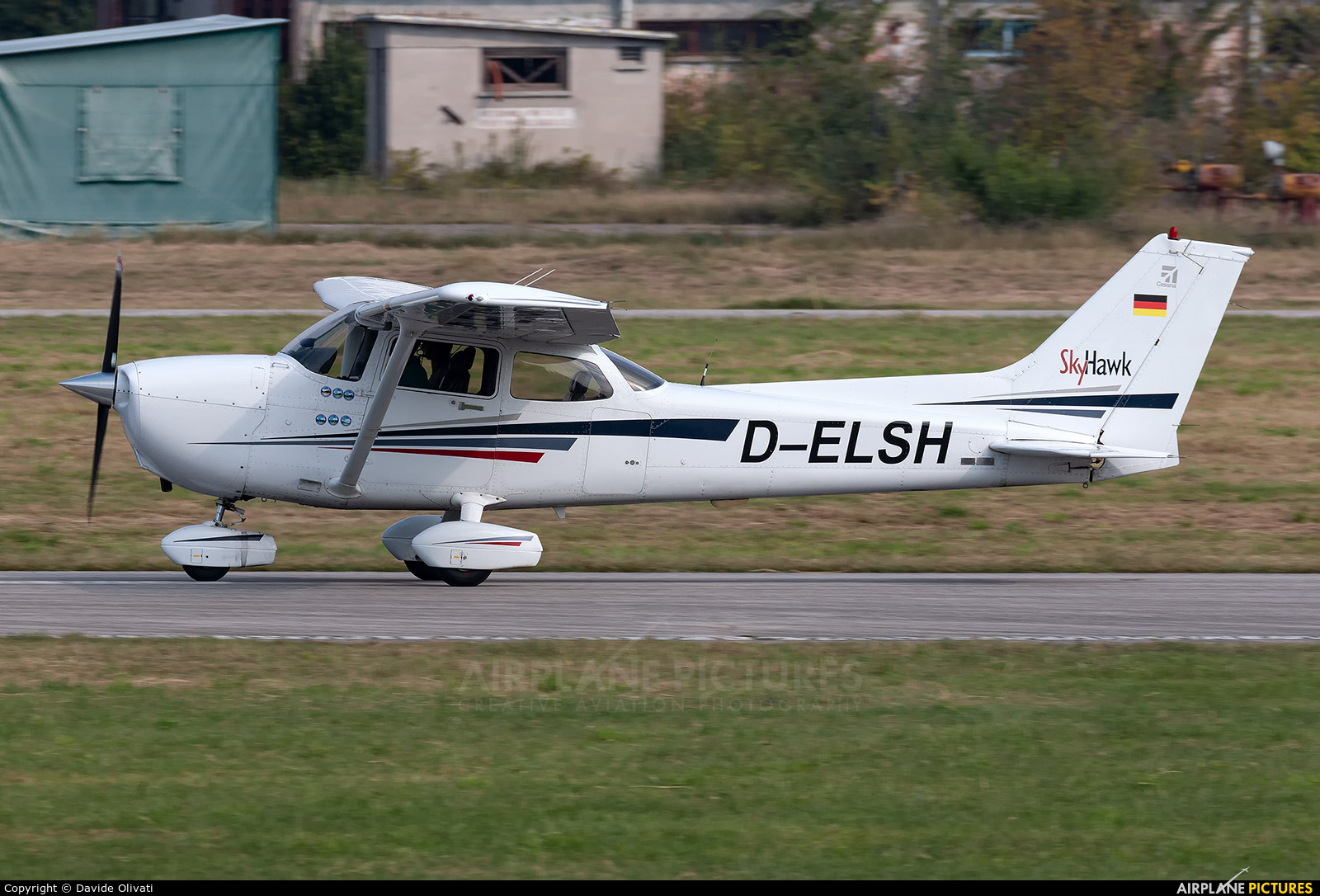 Private D-ELSH aircraft at Verona - Boscomantico