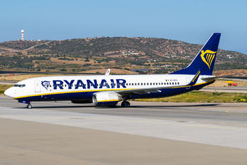 EI-EKV - Ryanair Boeing 737-800