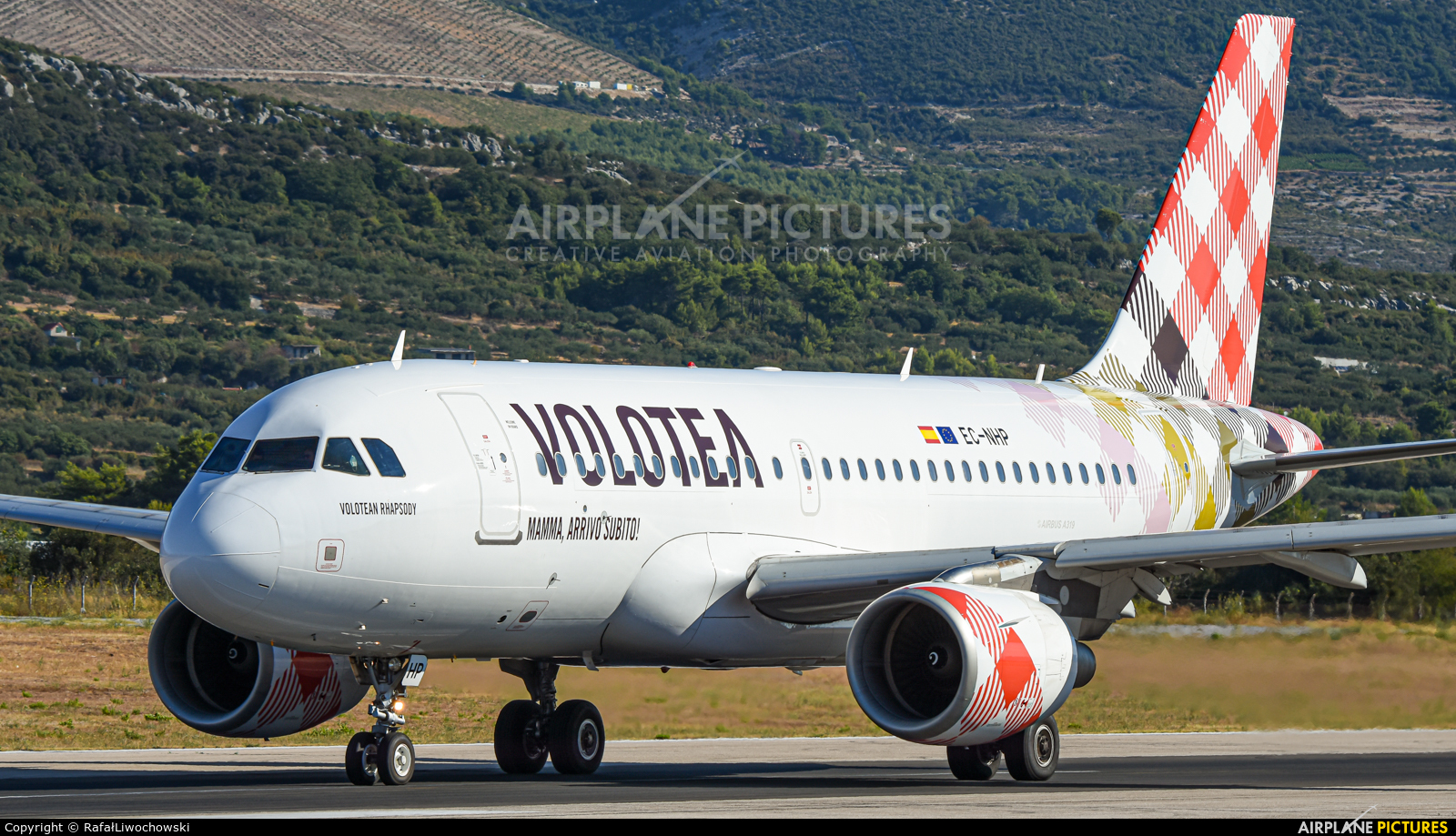 Volotea Airlines EC-NHP aircraft at Split - Kaštela
