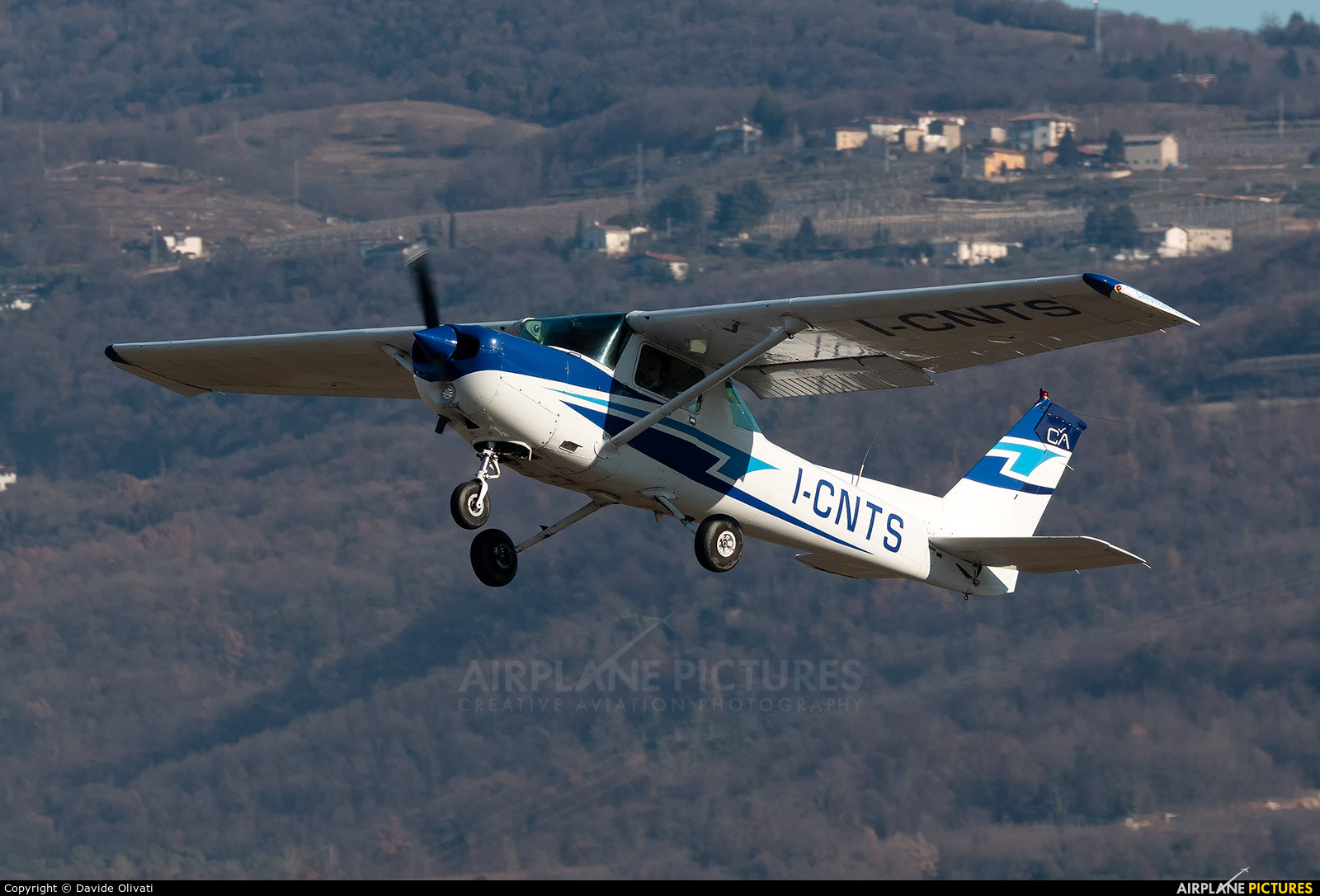 Private I-CNTS aircraft at Verona - Boscomantico