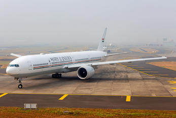 VT-ALW - India - Government Boeing 777-300ER