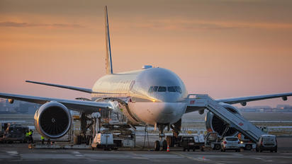 A7-BAK - Qatar Airways Boeing 777-300ER