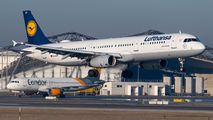 D-AIDT - Lufthansa Airbus A321 aircraft