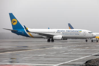 UR-PSN - Ukraine International Airlines Boeing 737-800