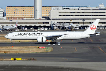JA737J - JAL - Japan Airlines Boeing 777-300ER