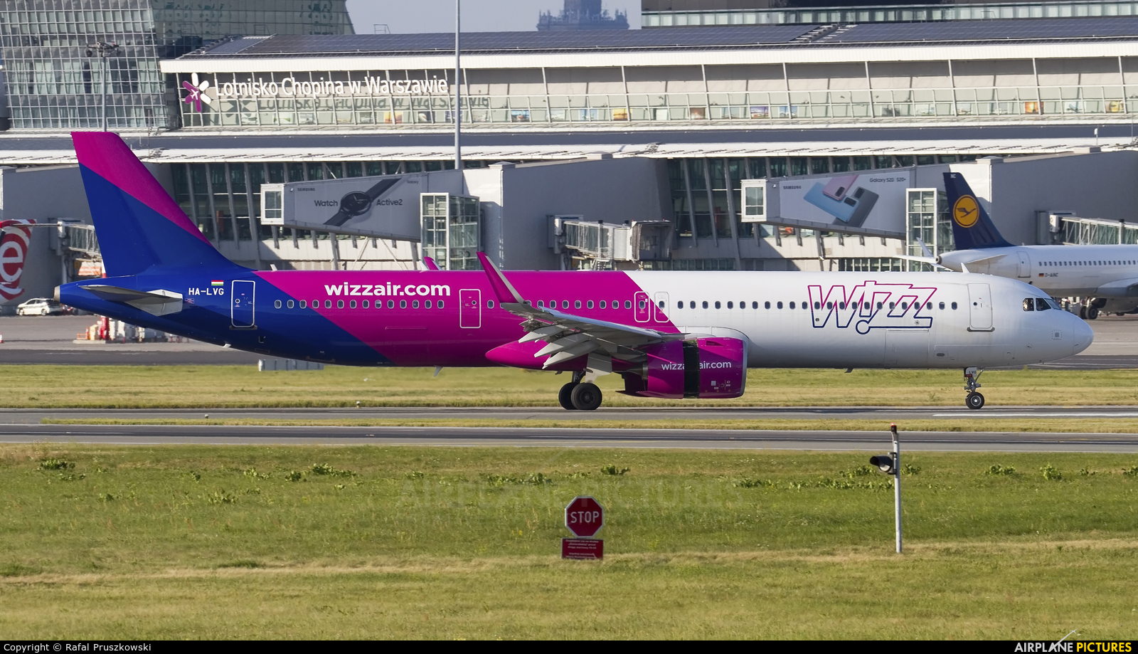 Wizz Air HA-LVG aircraft at Warsaw - Frederic Chopin