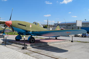 17 WHITE - Soviet Union - Air Force Ilyushin Il-10