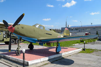 100 WHITE - Soviet Union - Air Force Bell P-39-Airacobra
