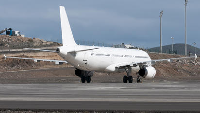 YL-LCV - SmartLynx Airbus A321