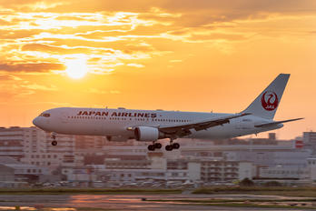 JA603J - JAL - Japan Airlines Boeing 767-300ER