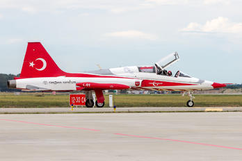69-4001 - Turkey - Air Force : Turkish Stars Northrop NF-5B Freedom Fighter