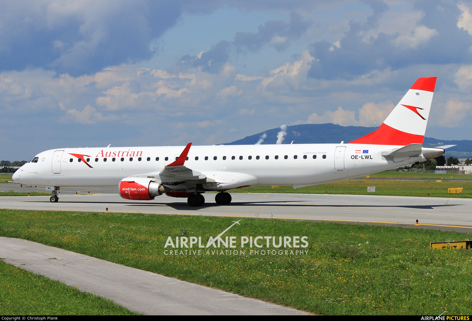 Austrian Airlines/Arrows/Tyrolean OE-LWL aircraft at Salzburg