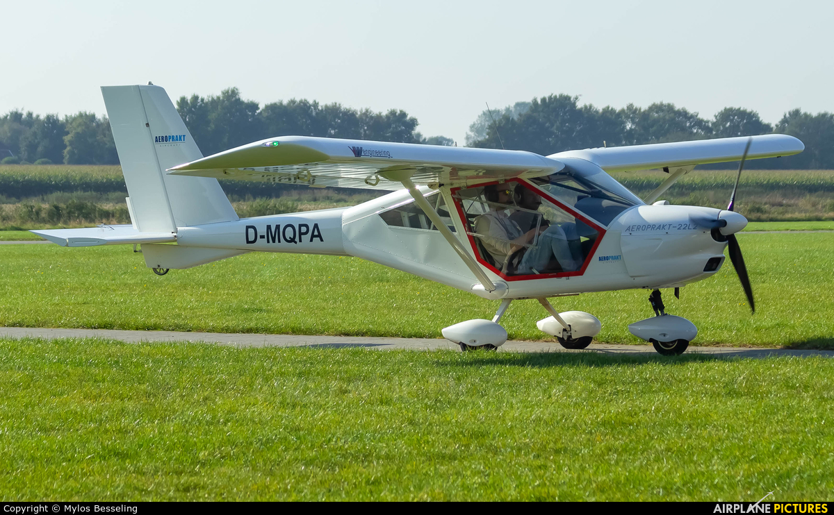 Private D-MQPA aircraft at Flugplatz Dankern