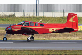 N3682B - Private Beechcraft 50 Twin Bonanza