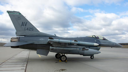 88-0425 - USA - Air Force General Dynamics F-16CG Night Falcon