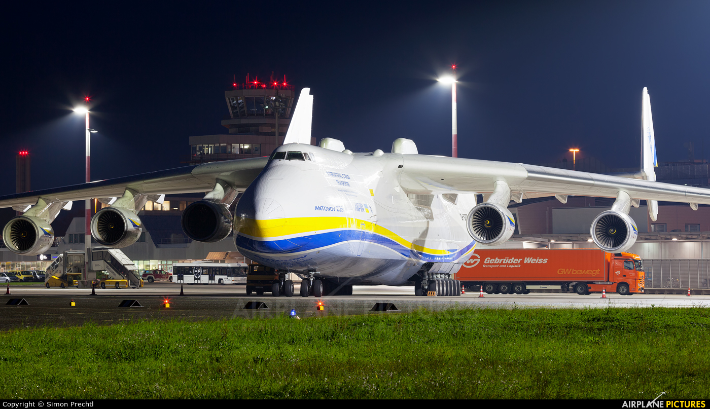 Antonov Airlines /  Design Bureau UR-82060 aircraft at Linz