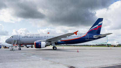 VQ-BKS - Aeroflot Airbus A320