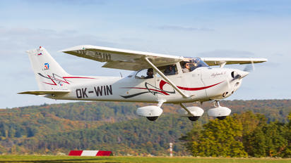 OK-WIN - Aeroklub Luhačovice Cessna 172 Skyhawk (all models except RG)