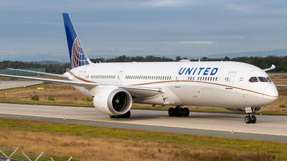 N24974 - United Airlines Boeing 787-9 Dreamliner