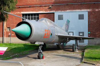 6911 - Poland - Air Force Mikoyan-Gurevich MiG-21PFM