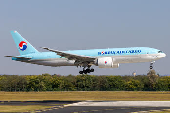 HL8075 - Korean Air Cargo Boeing 777F
