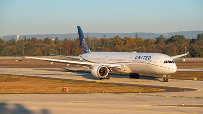 N12005 - United Airlines Boeing 787-10 Dreamliner