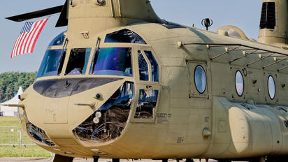 16-08200 - USA - Army Boeing CH-47F Chinook