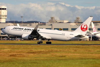 JA618J - JAL - Japan Airlines Boeing 767-300ER