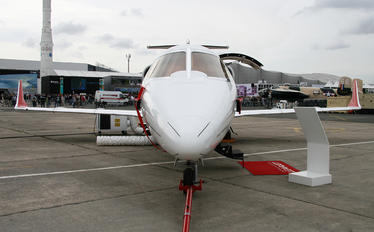 - - Bombardier Bombardier Learjet 85