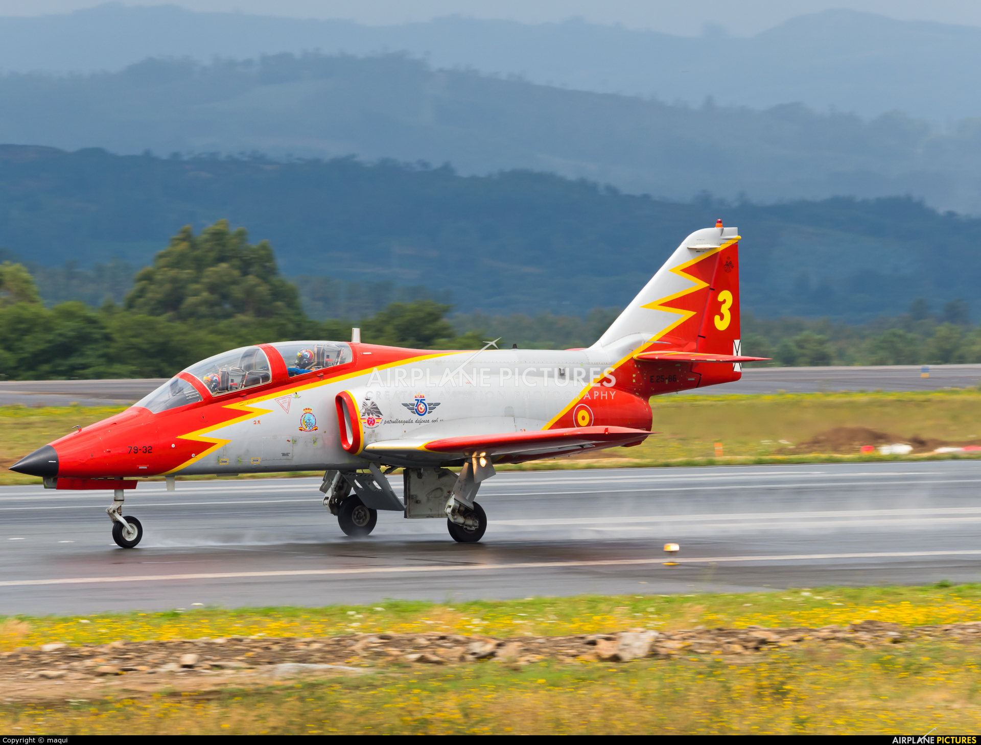Spain - Air Force : Patrulla Aguila E.25-86 aircraft at Santiago de Compostela