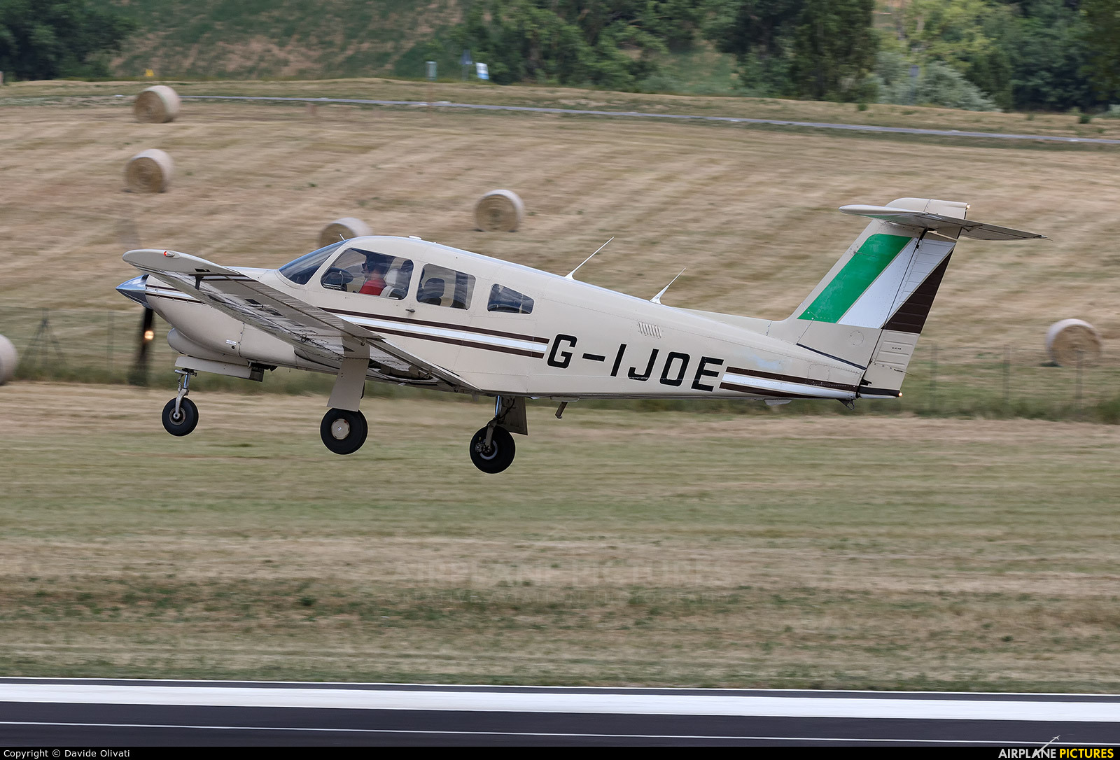 Private G-IJOE aircraft at Pavullo nel Frignano