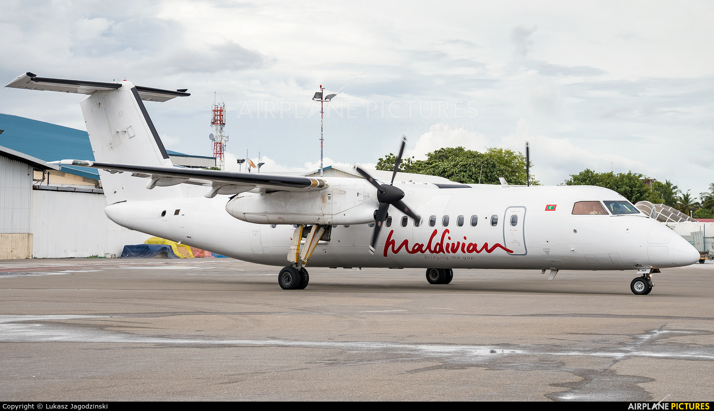 Maldivian 8Q-IAS aircraft at Velana Intl