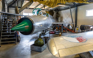 9804 - Czechoslovak - Air Force Mikoyan-Gurevich MiG-21MF