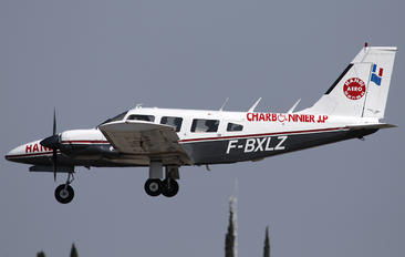 F-BXLZ - Private Piper PA-34 Seneca