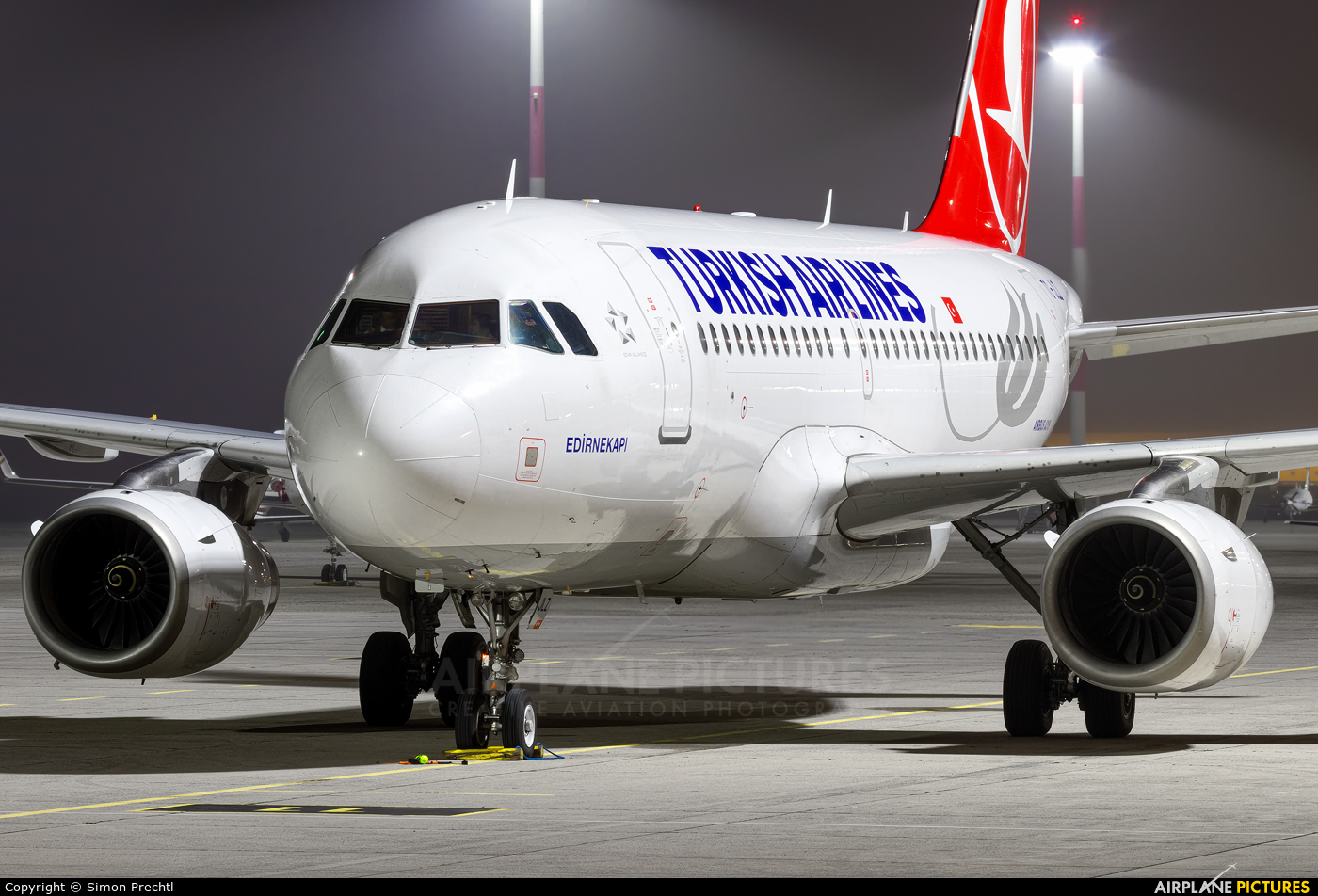 Turkish Airlines TC-JLZ aircraft at Linz